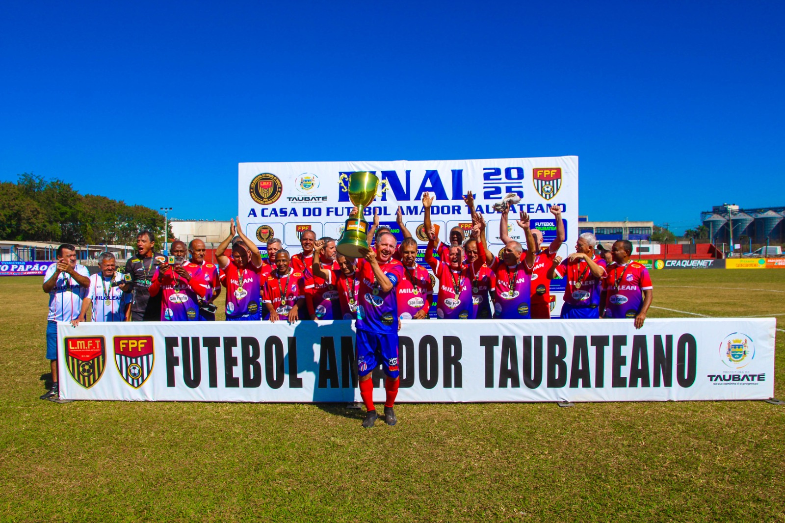 É CAMPEÃO