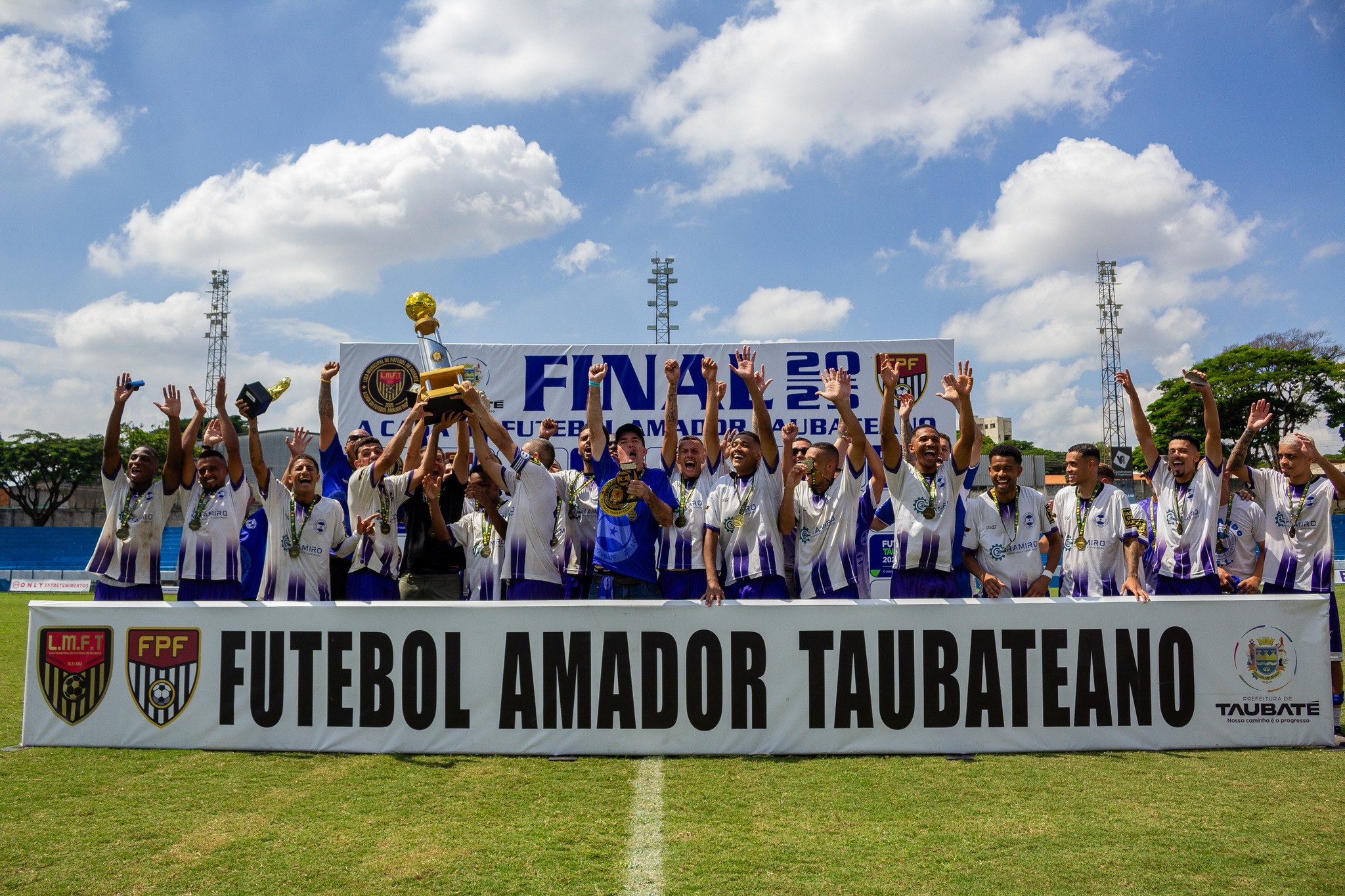 Levanta a taça!